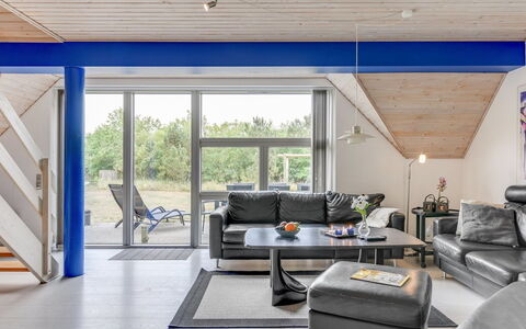 Tabithe - 2.2Km from the Sea: Meubilair, Interieur Ontwerp, Stoel, Flooring, Tafel, Toevlucht, Verdieping, Plafond, Kamer, Eco Hotel
