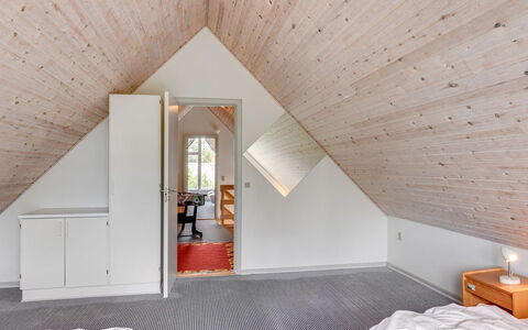 Tabithe - 2.2Km from the Sea: Meubilair, Interieur Ontwerp, Stoel, Flooring, Tafel, Toevlucht, Verdieping, Plafond, Kamer, Eco Hotel