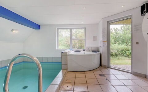 Tabithe - 2.2Km from the Sea: Meubilair, Interieur Ontwerp, Stoel, Flooring, Tafel, Toevlucht, Verdieping, Plafond, Kamer, Eco Hotel