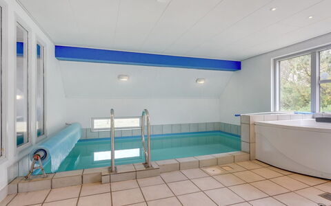 Tabithe - 2.2Km from the Sea: Meubilair, Interieur Ontwerp, Stoel, Flooring, Tafel, Toevlucht, Verdieping, Plafond, Kamer, Eco Hotel