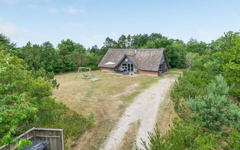 Tabithe - 2.2Km from the Sea: Meubilair, Interieur Ontwerp, Stoel, Flooring, Tafel, Toevlucht, Verdieping, Plafond, Kamer, Eco Hotel