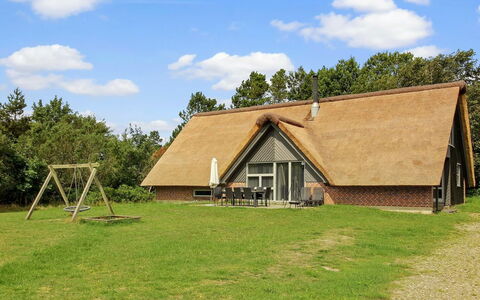 Tabithe - 2.2Km from the Sea: Meubilair, Interieur Ontwerp, Stoel, Flooring, Tafel, Toevlucht, Verdieping, Plafond, Kamer, Eco Hotel