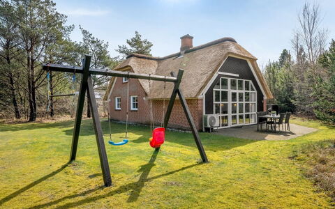 Hunno - 3Km from the Sea: Meubilair, Hout, Interieur Ontwerp, Flooring, Verdieping, Stoel, Kamer, Plafond, Woonkamer, Appartement