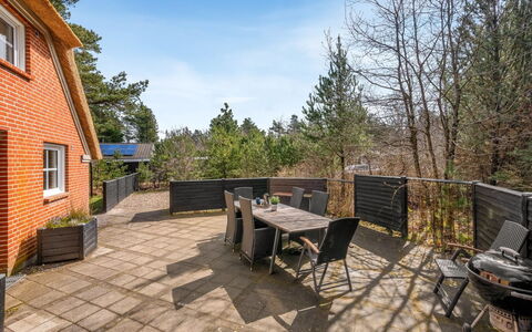 Hunno - 3Km from the Sea: Meubilair, Hout, Interieur Ontwerp, Flooring, Verdieping, Stoel, Kamer, Plafond, Woonkamer, Appartement