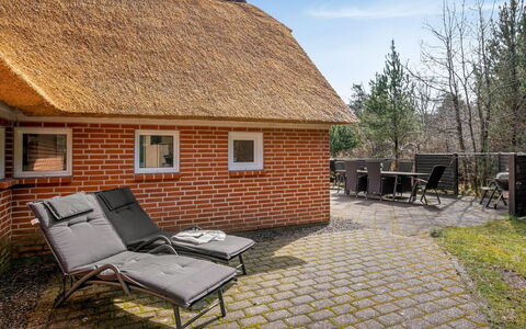 Hunno - 3Km from the Sea: Meubilair, Hout, Interieur Ontwerp, Flooring, Verdieping, Stoel, Kamer, Plafond, Woonkamer, Appartement