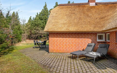 Hunno - 3Km from the Sea: Meubilair, Hout, Interieur Ontwerp, Flooring, Verdieping, Stoel, Kamer, Plafond, Woonkamer, Appartement