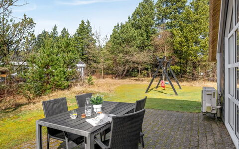 Hunno - 3Km from the Sea: Meubilair, Hout, Interieur Ontwerp, Flooring, Verdieping, Stoel, Kamer, Plafond, Woonkamer, Appartement