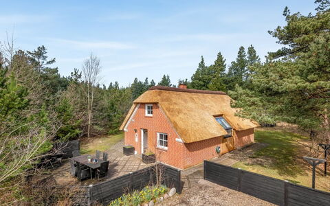Hunno - 3Km from the Sea: Meubilair, Hout, Interieur Ontwerp, Flooring, Verdieping, Stoel, Kamer, Plafond, Woonkamer, Appartement