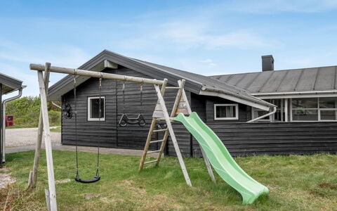 Thrugils - 500M from the Sea: Hout, Siding, Dak, Huis, Verblijf, Deur, Garden Gebouwen, Veranda, Plank, Gazon