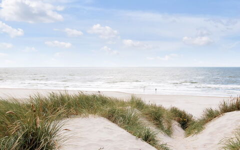 Thrugils - 500M from the Sea: Blauw, Strand, Zwemwater, Natuurlijke Omgeving, Horizon, Kust, Zee, Kust En Oceanic Landvormen, Kust