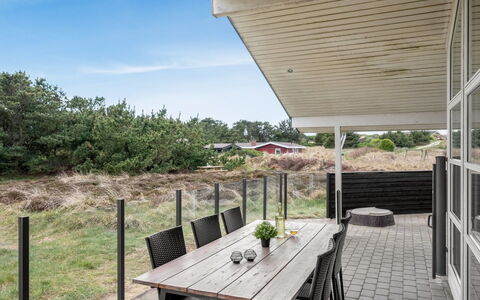 Thrugils - 500M from the Sea: Meubilair, Interieur Ontwerp, Flooring, Hout, Verdieping, Plafond, Houten Vloer, Stoel, Tafel, Verlichting