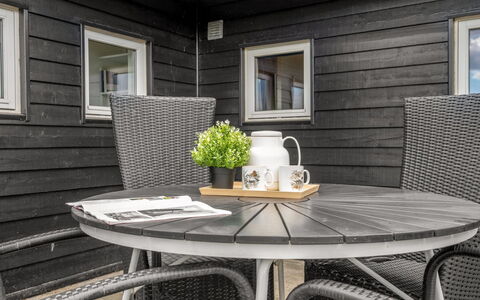 Thrugils - 500M from the Sea: Meubilair, Interieur Ontwerp, Flooring, Hout, Verdieping, Plafond, Houten Vloer, Stoel, Tafel, Verlichting