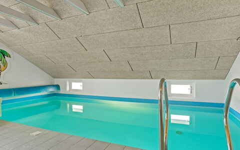 Munder - 1.2Km to the Fjord: Meubilair, Interieur Ontwerp, Flooring, Hout, Verdieping, Plafond, Houten Vloer, Stoel, Tafel, Verlichting