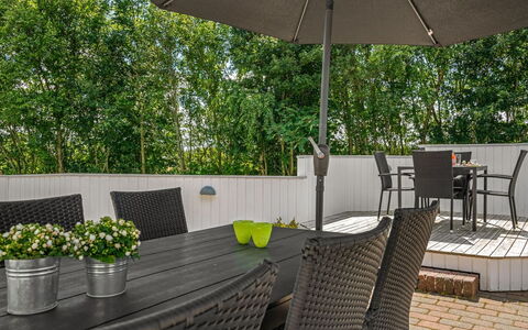 Munder - 1.2Km to the Fjord: Meubilair, Interieur Ontwerp, Flooring, Hout, Verdieping, Plafond, Houten Vloer, Stoel, Tafel, Verlichting