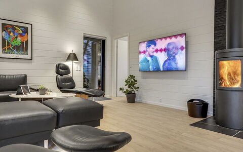 Jonne - 200M to the Fjord: Flooring, Houten Vloer, Verdieping, Interieur Ontwerp, Hout, Laminaatvloer, Meubilair, Huis, Hardwood, Woonkamer