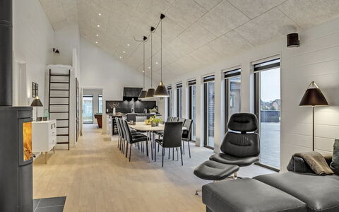 Jonne - 200M to the Fjord: Interieur Ontwerp, Flooring, Hout, Plafond, Verdieping, Meubilair, Huis, Lichte Inrichting, Woonkamer, Stoel