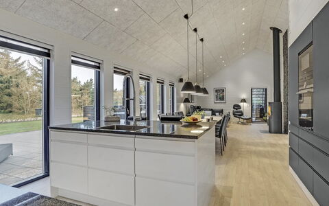 Jonne - 200M to the Fjord: Hout, Plafond, Flooring, Interieur Ontwerp, Verdieping, Keuken, Countertop, Lichte Inrichting, Tegel, Natuurlijk Materiaal