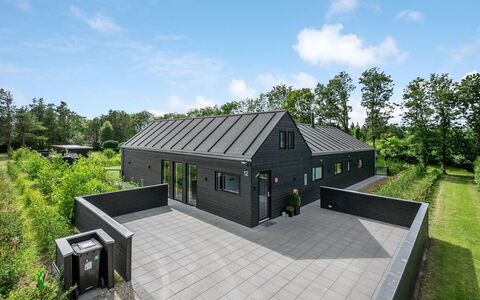 Henrikke - 500M to the Fjord: Meubilair, Interieur Ontwerp, Stoel, Flooring, Tafel, Toevlucht, Verdieping, Plafond, Kamer, Eco Hotel