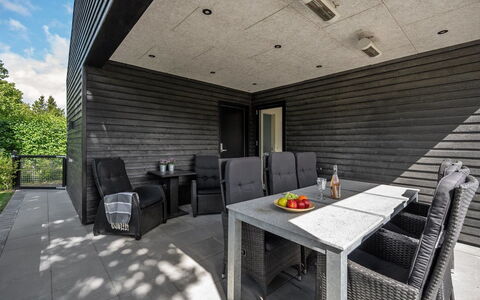Henrikke - 500M to the Fjord: Meubilair, Interieur Ontwerp, Stoel, Flooring, Tafel, Toevlucht, Verdieping, Plafond, Kamer, Eco Hotel
