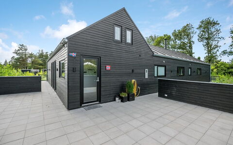 Henrikke - 500M to the Fjord: Meubilair, Interieur Ontwerp, Stoel, Flooring, Tafel, Toevlucht, Verdieping, Plafond, Kamer, Eco Hotel
