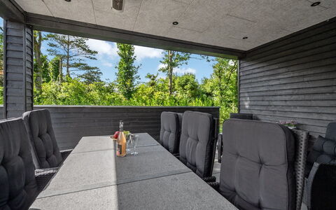 Henrikke - 500M to the Fjord: Meubilair, Interieur Ontwerp, Stoel, Flooring, Tafel, Toevlucht, Verdieping, Plafond, Kamer, Eco Hotel