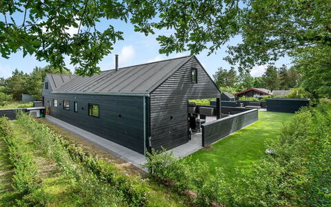 Henrikke - 500M to the Fjord: Dak, Huis, Verblijf, Tuin, Gazon, Landscaping, Werf, Siding, Boerderij, Backyard