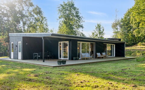 Uma - 1.5Km from the Sea: Dak, Huis, Deur, Verblijf, Schaduw, Siding, Werf, Landgoed, Backyard