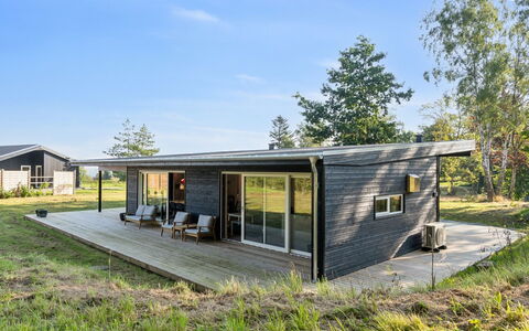 Uma - 1.5Km from the Sea: Dak, Huis, Deur, Verblijf, Schaduw, Siding, Werf, Landgoed, Backyard