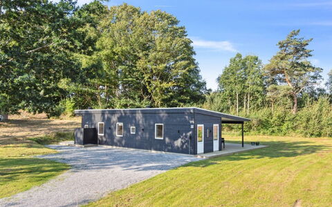 Uma - 1.5Km from the Sea: Dak, Huis, Deur, Verblijf, Schaduw, Siding, Werf, Landgoed, Backyard