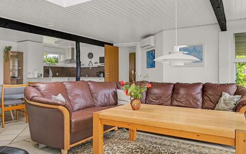Thara - 100M from the Sea: Meubilair, Interieur Ontwerp, Flooring, Verdieping, Bankstel, Hout, Plafond, Houten Vloer, Woonkamer, Kamer