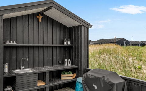 Malomir - 500M from the Sea: Plafond, Flooring, Interieur Ontwerp, Verdieping, Samengesteld Materiaal, Meubilair, Toevlucht, Hotel, Ontwerp, Daylighting