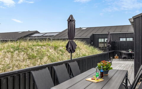 Malomir - 500M from the Sea: Plafond, Flooring, Interieur Ontwerp, Verdieping, Samengesteld Materiaal, Meubilair, Toevlucht, Hotel, Ontwerp, Daylighting