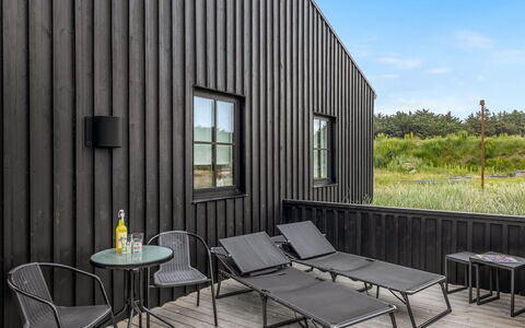 Malomir - 500M from the Sea: Plafond, Flooring, Interieur Ontwerp, Verdieping, Samengesteld Materiaal, Meubilair, Toevlucht, Hotel, Ontwerp, Daylighting