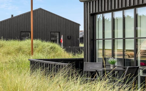 Malomir - 500M from the Sea: Plafond, Flooring, Interieur Ontwerp, Verdieping, Samengesteld Materiaal, Meubilair, Toevlucht, Hotel, Ontwerp, Daylighting