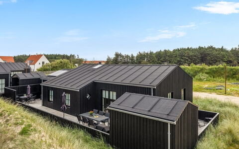 Malomir - 500M from the Sea: Plafond, Flooring, Interieur Ontwerp, Verdieping, Samengesteld Materiaal, Meubilair, Toevlucht, Hotel, Ontwerp, Daylighting