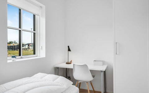 Malomir - 500M from the Sea: Interieur Ontwerp, Verdieping, Flooring, Appartement, Slaapkamer, Bed, Plafond, Bed Frame, Daylighting, Bedding