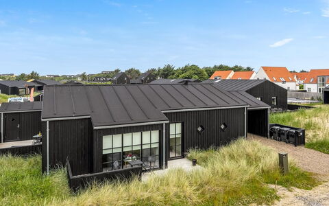 Malomir - 500M from the Sea: Plafond, Flooring, Interieur Ontwerp, Verdieping, Samengesteld Materiaal, Meubilair, Toevlucht, Hotel, Ontwerp, Daylighting