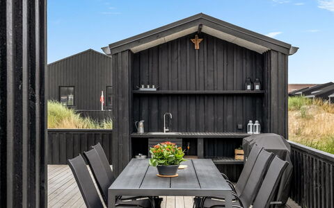 Malomir - 500M from the Sea: Plafond, Flooring, Interieur Ontwerp, Verdieping, Samengesteld Materiaal, Meubilair, Toevlucht, Hotel, Ontwerp, Daylighting