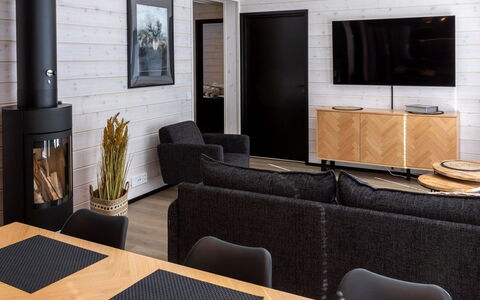 Saanan Helmi: Meubilair, Interieur Ontwerp, Flooring, Verdieping, Hout, Woonkamer, Bankstel, Houten Vloer, Kamer, Huis