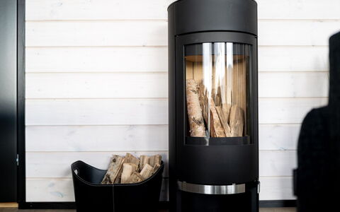 Saanan Helmi: Interieur Ontwerp, Flooring, Meubilair, Woonkamer, Verdieping, Houten Vloer, Bankstel, Houtkachel