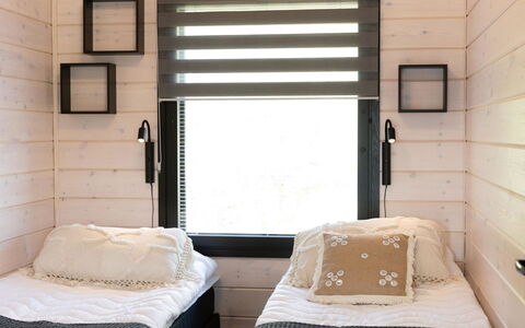 Saanan Helmi: Hout, Interieur Ontwerp, Meubilair, Verdieping, Kamer, Plafond, Linens, Slaapkamer, Bed, Bed Frame