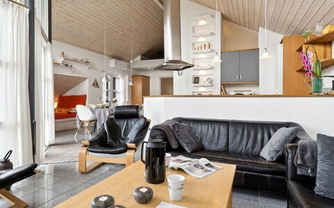 Thrugels - 600M from the Sea: Plafond, Flooring, Interieur Ontwerp, Verdieping, Samengesteld Materiaal, Meubilair, Toevlucht, Hotel, Ontwerp, Daylighting