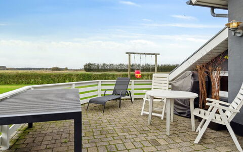 Thrugels - 600M from the Sea: Plafond, Flooring, Interieur Ontwerp, Verdieping, Samengesteld Materiaal, Meubilair, Toevlucht, Hotel, Ontwerp, Daylighting