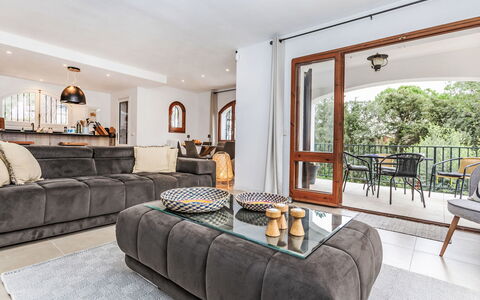 Gavarres: Meubilair, Interieur Ontwerp, Flooring, Bankstel, Verdieping, Hout, Kamer, Woonkamer, Tafel, Plafond