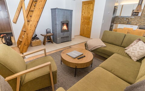 Nilikuru C 6: Flooring, Hout, Verdieping, Interieur Ontwerp, Meubilair, Houten Vloer, Kamer, Woonkamer, Huis, Beits