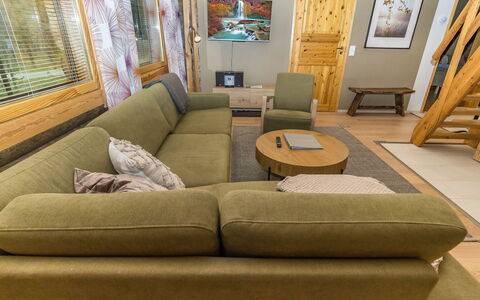 Nilikuru C 6: Meubilair, Hout, Flooring, Verdieping, Interieur Ontwerp, Bankstel, Huis, Woonkamer, Kamer