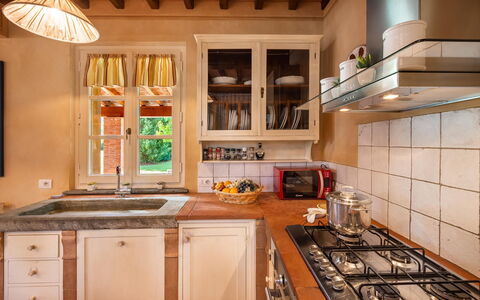 Le Vigne 4: Countertop, Cabinetry, Eigendom, Gootsteen, Wastafel, Keuken, Fornuis, Kraan, Gasfornuis, Hout