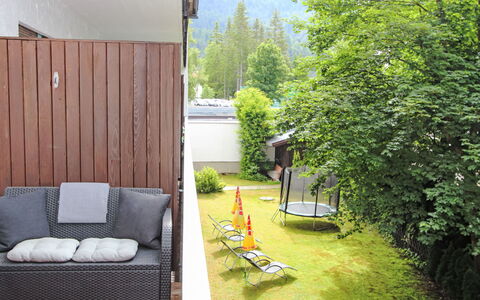 Seefeld in Tirol 101: Fabriek, Groen, Buitenmeubels, Schaduw, Boom, Gras, Hout, Vrije Tijd, Flooring, Comfort