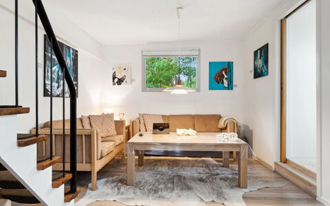Kirsi - 200M from the Sea: Dak, Huis, Deur, Verblijf, Schaduw, Siding, Werf, Landgoed, Backyard