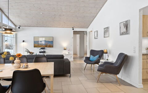 Erene - 850M from the Sea: Plafond, Flooring, Interieur Ontwerp, Verdieping, Samengesteld Materiaal, Meubilair, Toevlucht, Hotel, Ontwerp, Daylighting